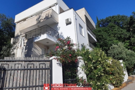 luksuzna vila u perazica do sa pogledom na more na prodaju nekretnina agencija za nekretnine kamin budva Crna Gora