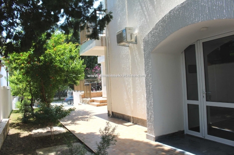 дом с апартаментами сутоморе бар продажа недвижимость зарубежом агенство камин будва черногория 