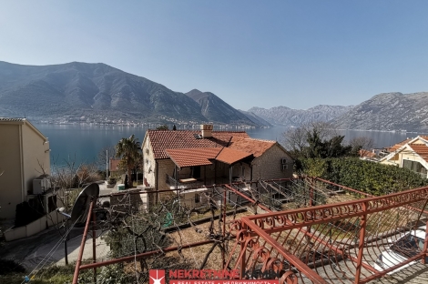 porodican kuca dobrota kotor na prodaju nekretnina agencija za nekretnine kamin budva Crna Gora