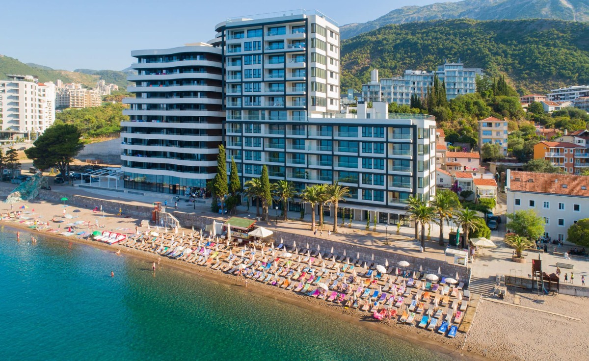 Dvosoban stan u luksuznom kompleksu Sunraf, prva linija, Budva, Bečići