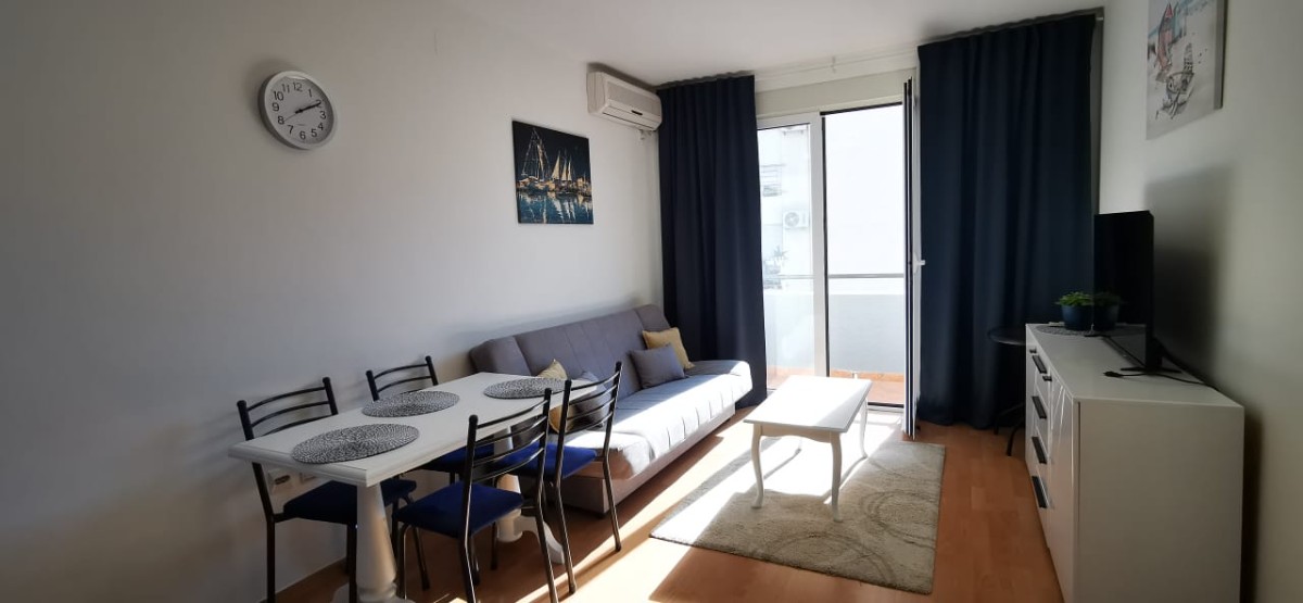 Opremljen jednosoban stan u naselju Rozino, Budva