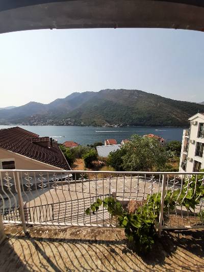 Dvospratna kuća sa mogućnošću gradnje još jednog objekta, Tivat, Lepetane