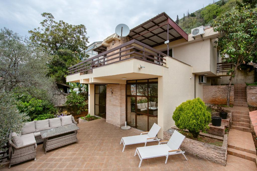 Prelepa kuća u mirnom delu Budve