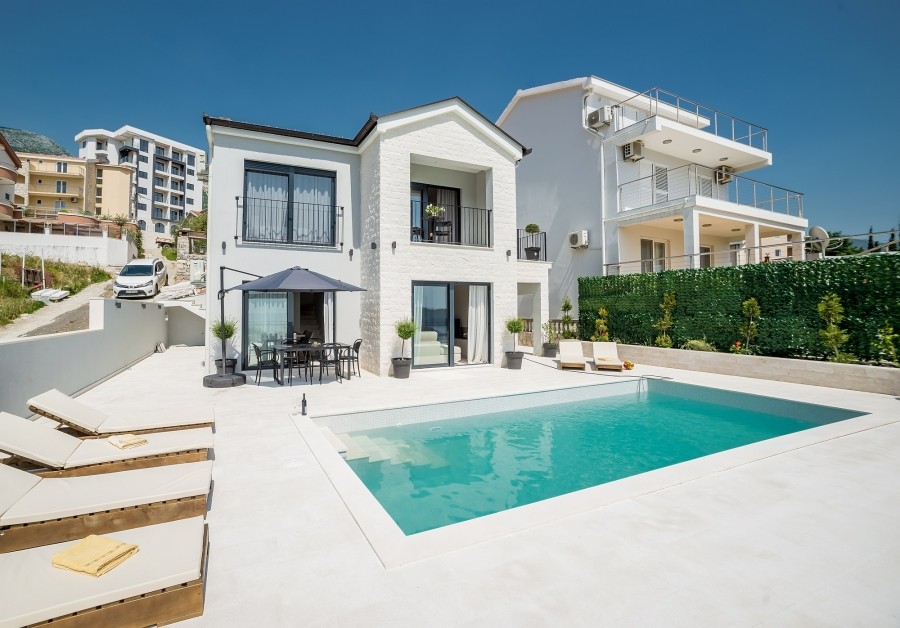 Moderna vila sa bazenom i pogledom na more, Budva, Bečići