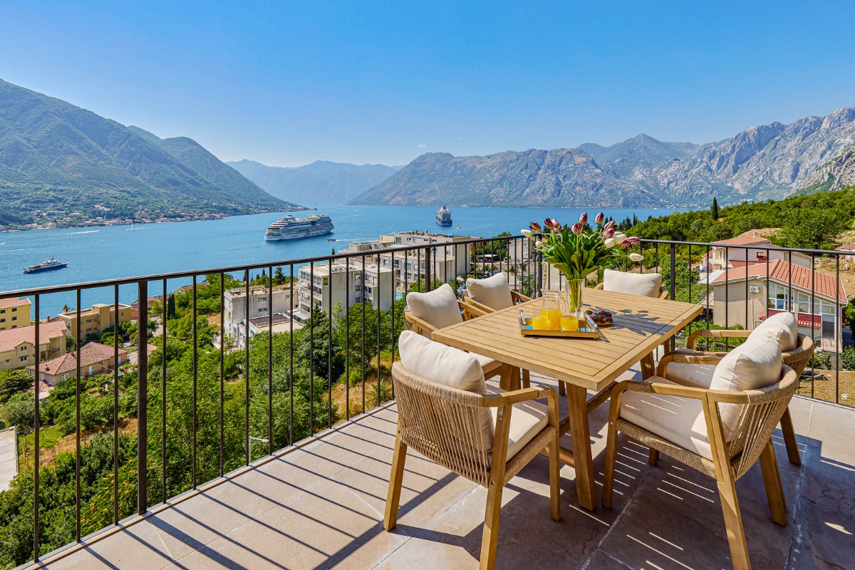 Apartment with panoramic views in Dobrota, Bay of Kotor