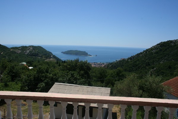 Etažna kuća sa pogledom na more u mjestu Markovići, Budva 
