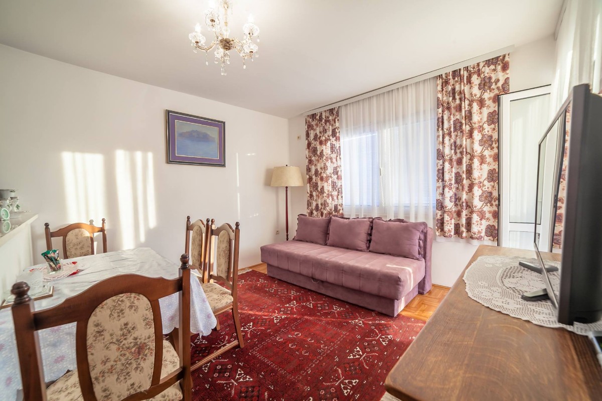 Elegant one bedroom apartment in Sveti Stefan – 50m²
