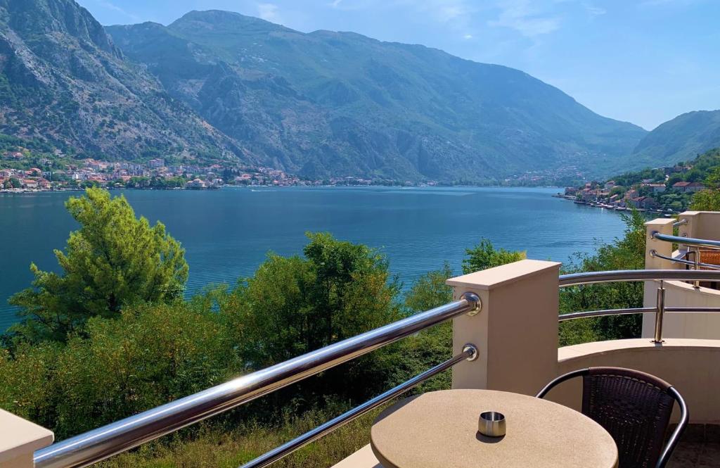 Hotel 50m from the sea, Boka Kotorska, Prcanj