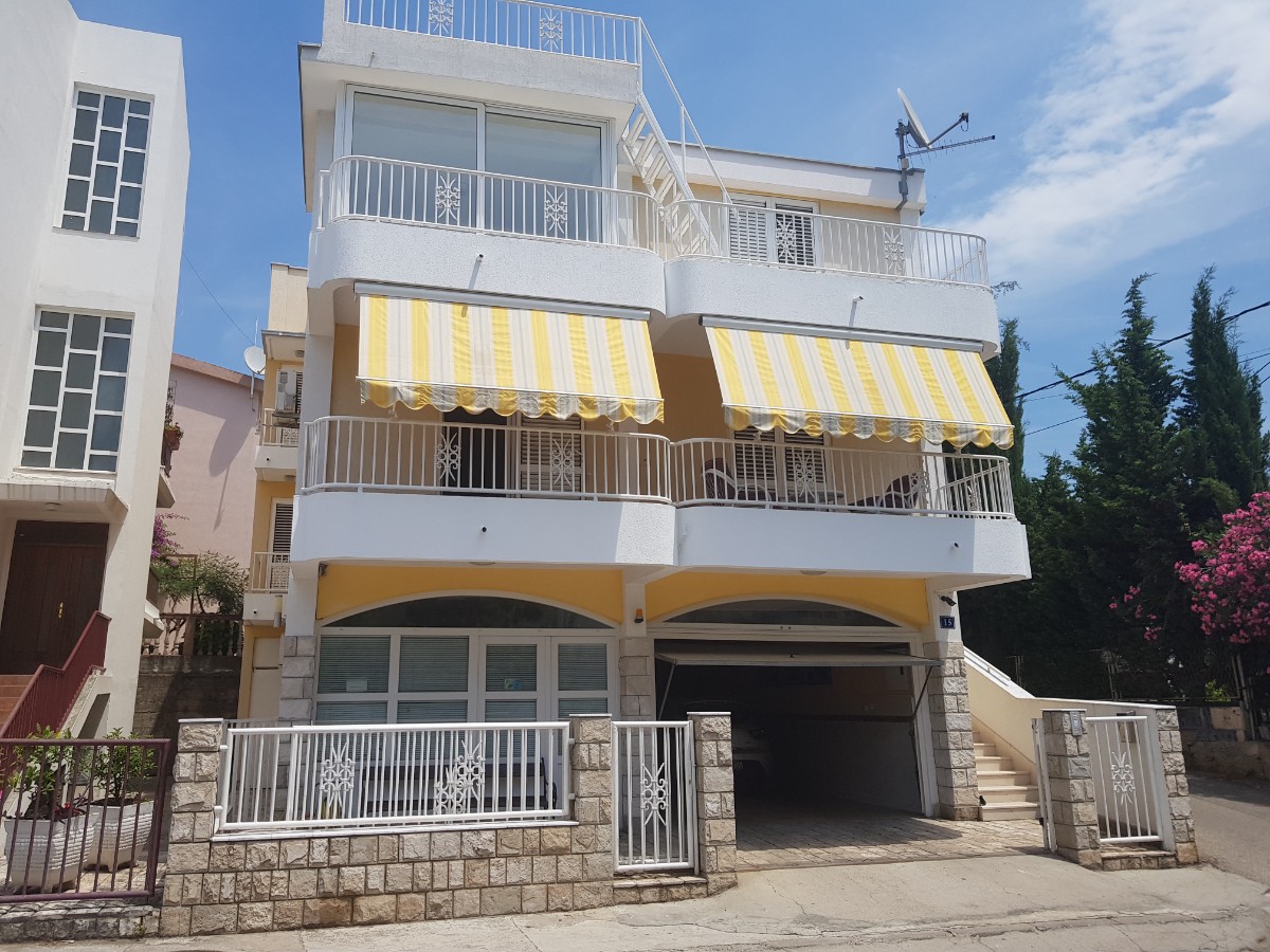 Lijepa etažna kuća na 400m od mora, Šušanj