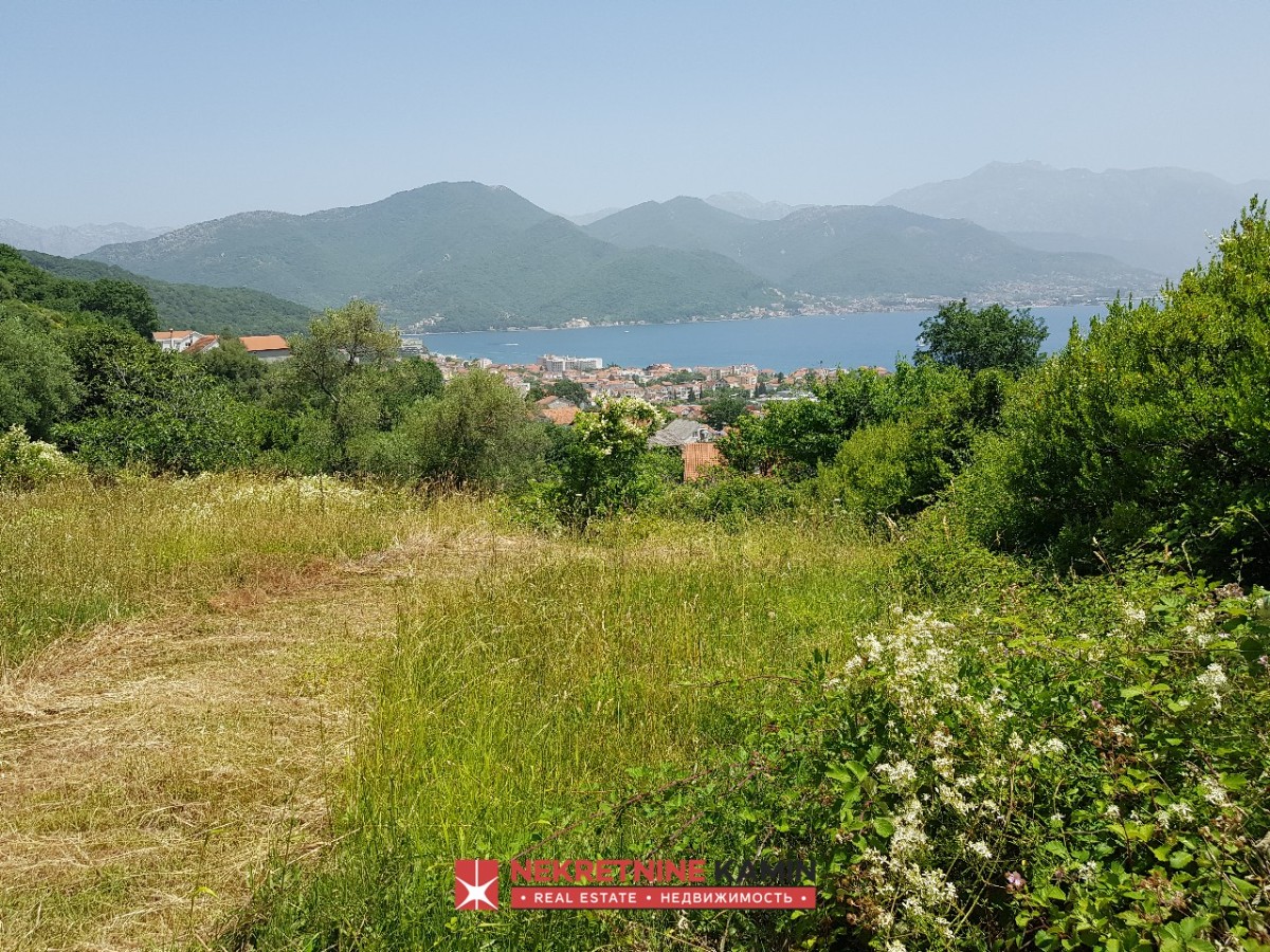 Urbanizovan plac sa pogledom na more u Bijeloj, Herceg Novi