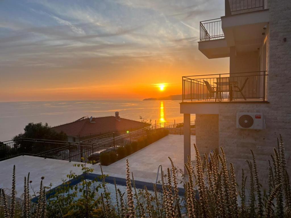 Nova kamena vila sa otvorenim pogledom na more, Budva, Reževići