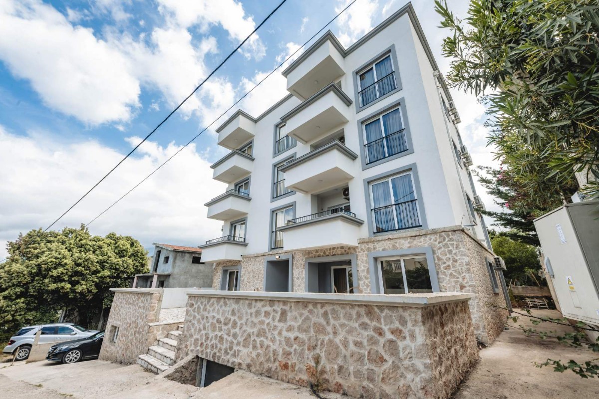 Newly built apartment building 400 meters from the sea, Bar, Kunje