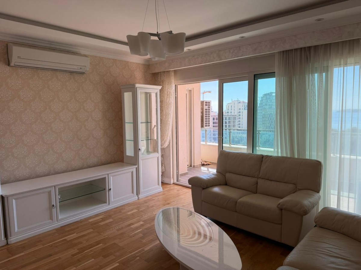 Trosoban stan sa dva kupatila i toaletom, 300m od mora, Budva, Bečići