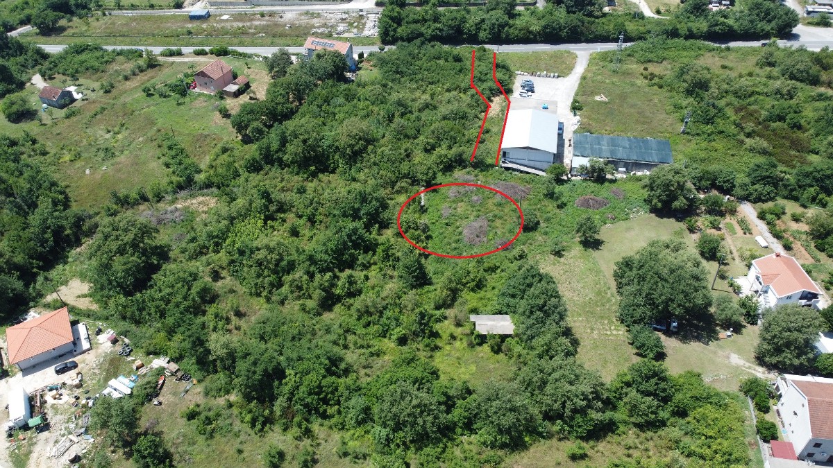 Urbanizovan plac Radanovići sa prilaznim putem 