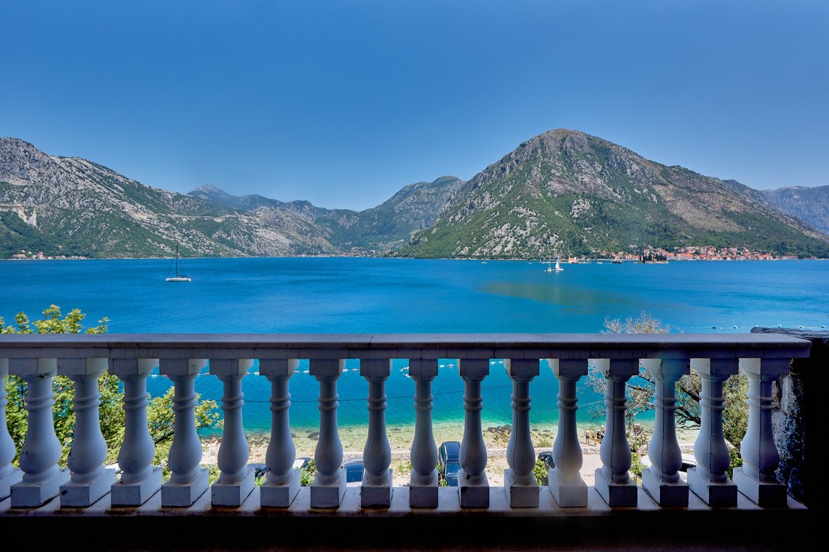 Opremljena kamena vila sa pogledom na more u kompleksu zatvorenog tipa, Kotor, Kostanjica