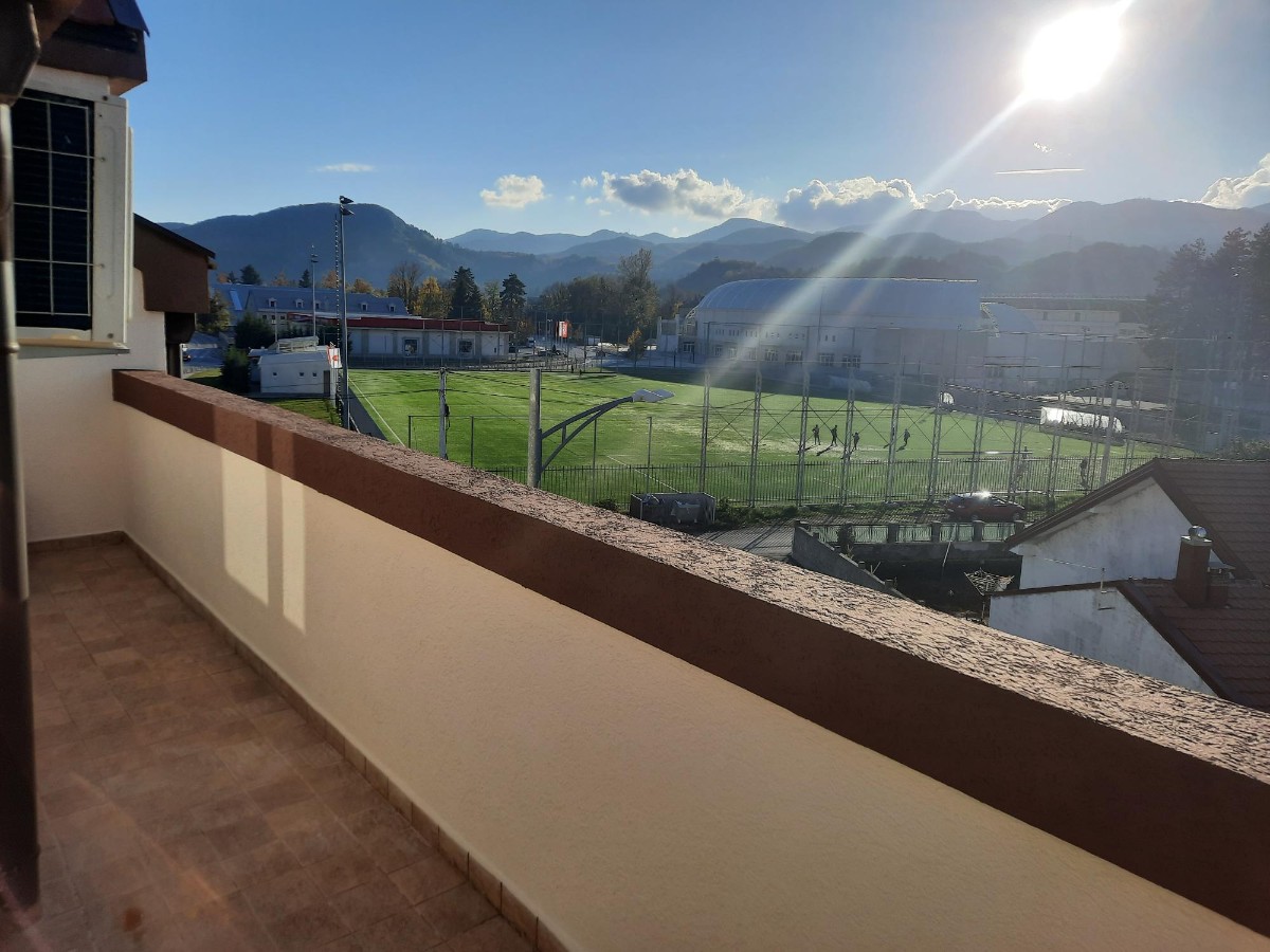 Opremljen dvosoban stan preko puta stadiona, Cetinje