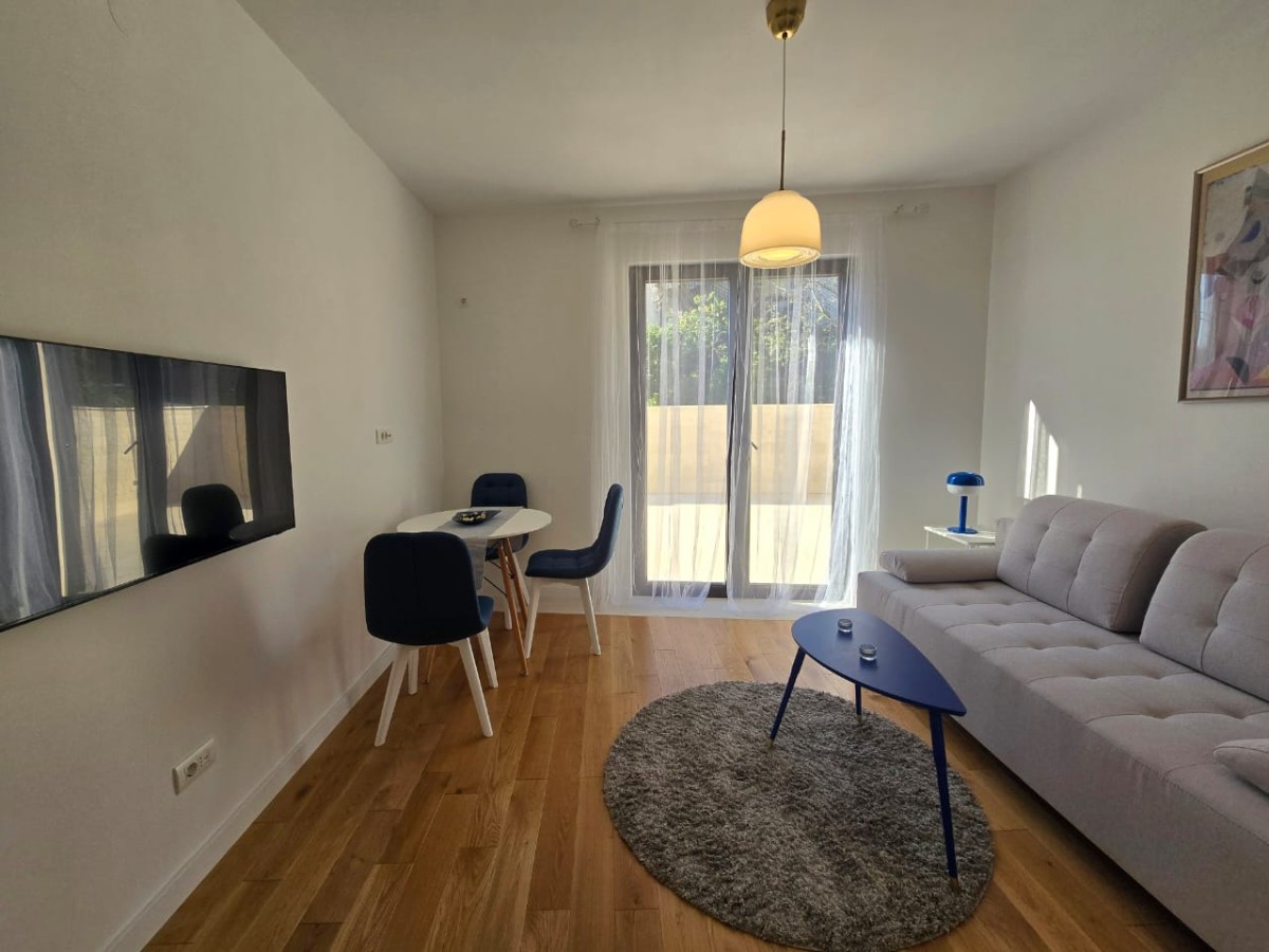 Satılık Modern iç dekorasyonlu yeni inşa edilmiş stüdyo daire, Tivat