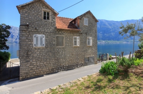 Prčanj kuća prodaja kamin nekretnine budva agencija nekretnine crna gora boka kotorska