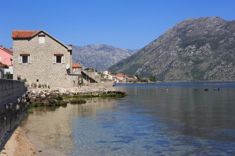 Prčanj kuća prodaja kamin nekretnine budva agencija nekretnine crna gora boka kotorska